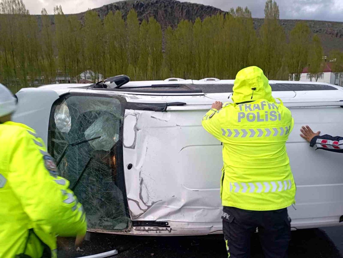 Van'da kontrolden çıkan otomobil takla attı: 1 yaralı