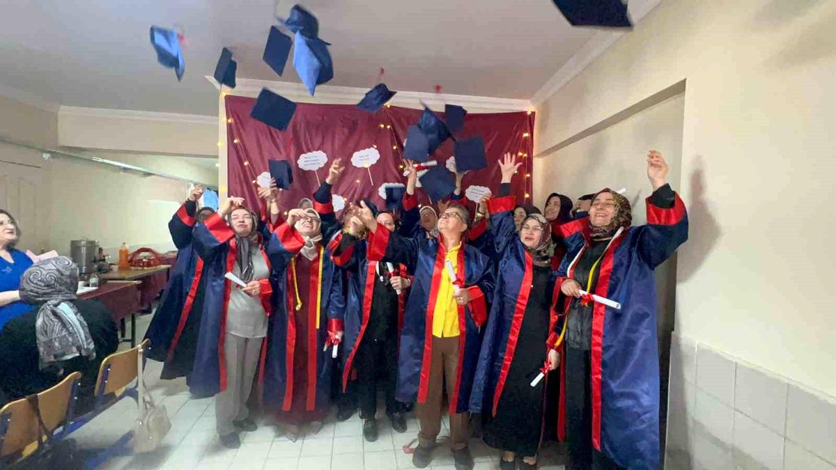 Kadın kursiyerler yıllar sonra hayalini gerçekleştirdi