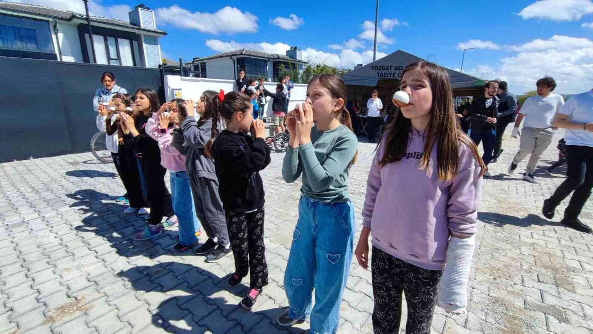 Yozgat'ta bahar şenliğiyle komşular kaynaştı, çocuklar geleneksel oyunlarla tanıştı