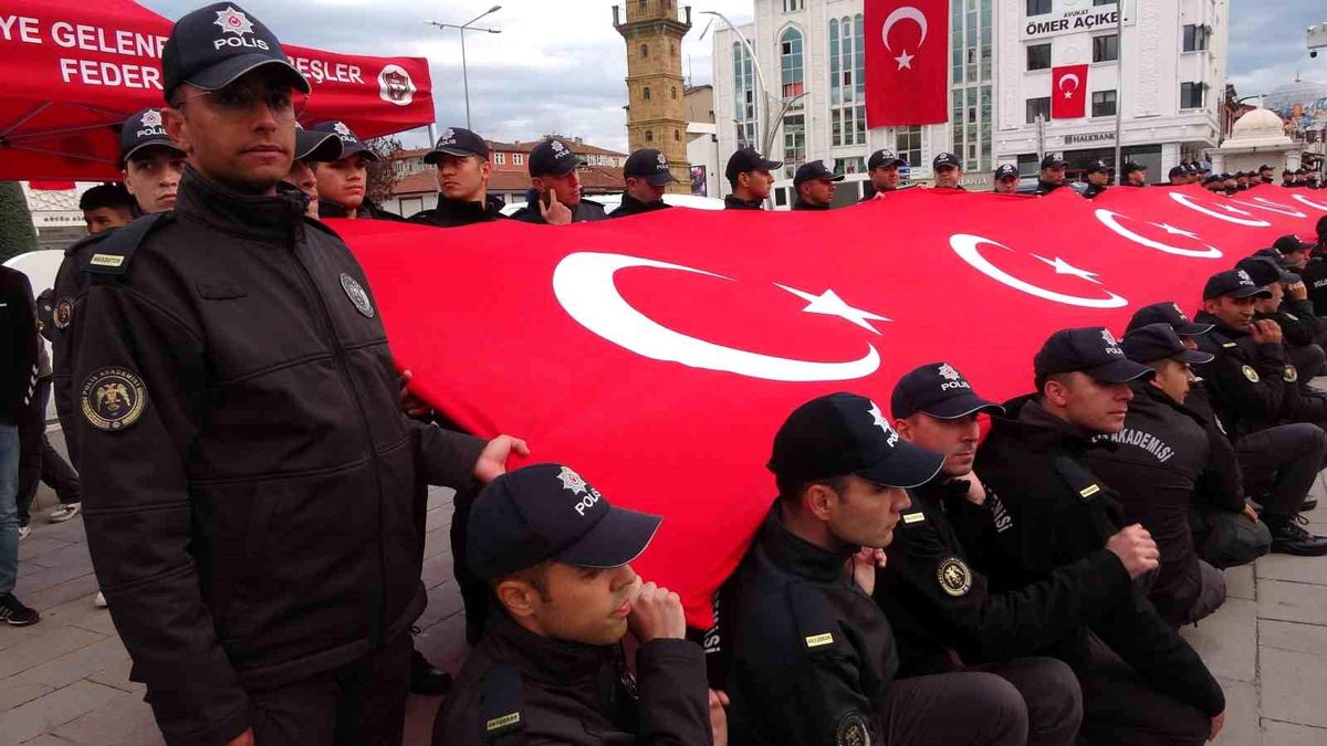 Yozgat'ta bayrak yürüyüşü coşkuyla gerçekleştirildi