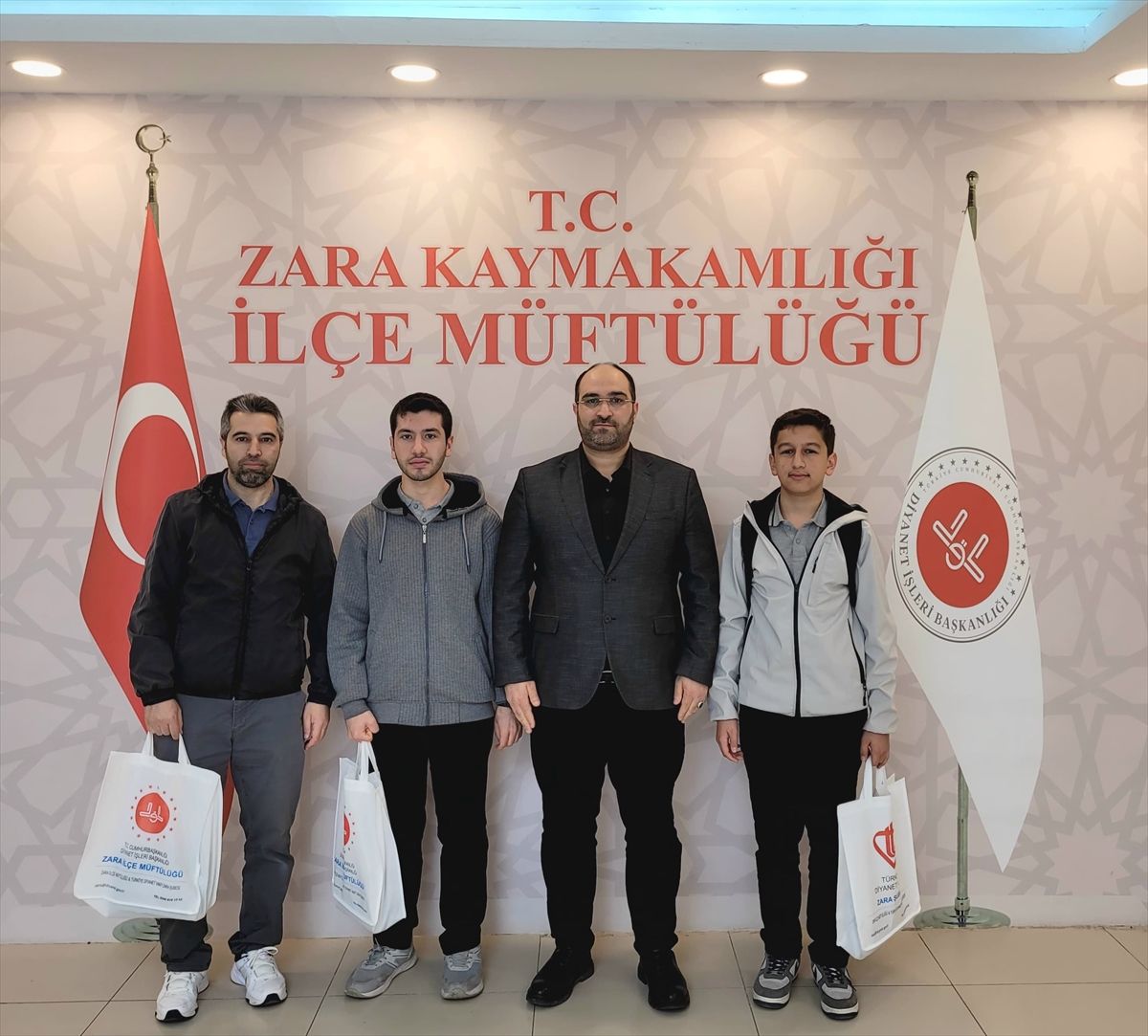 Zara'da bilgi yarışmasında dereceye giren öğrenciler ödüllendirildi