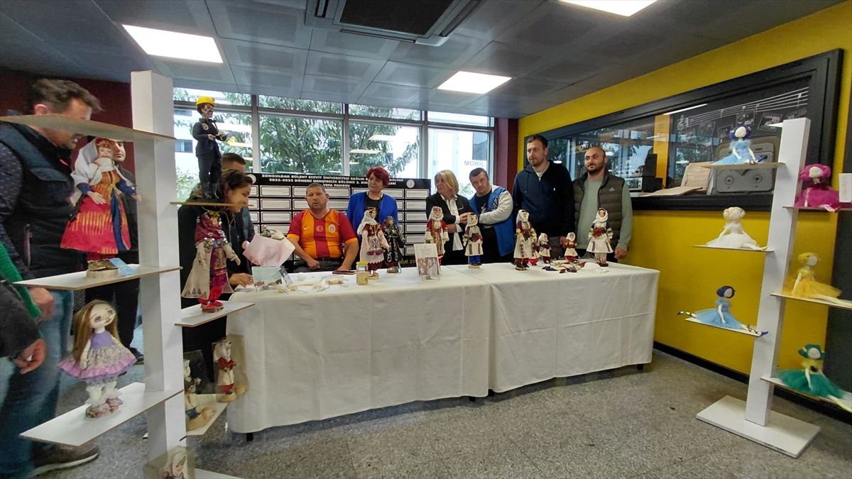 Zonguldak'ta kitre ve bez bebek sergisi açıldı