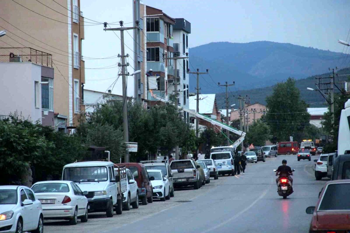 Bayramiç'te inşatta elektrik akımına kapılan işçi ağır yaralandı