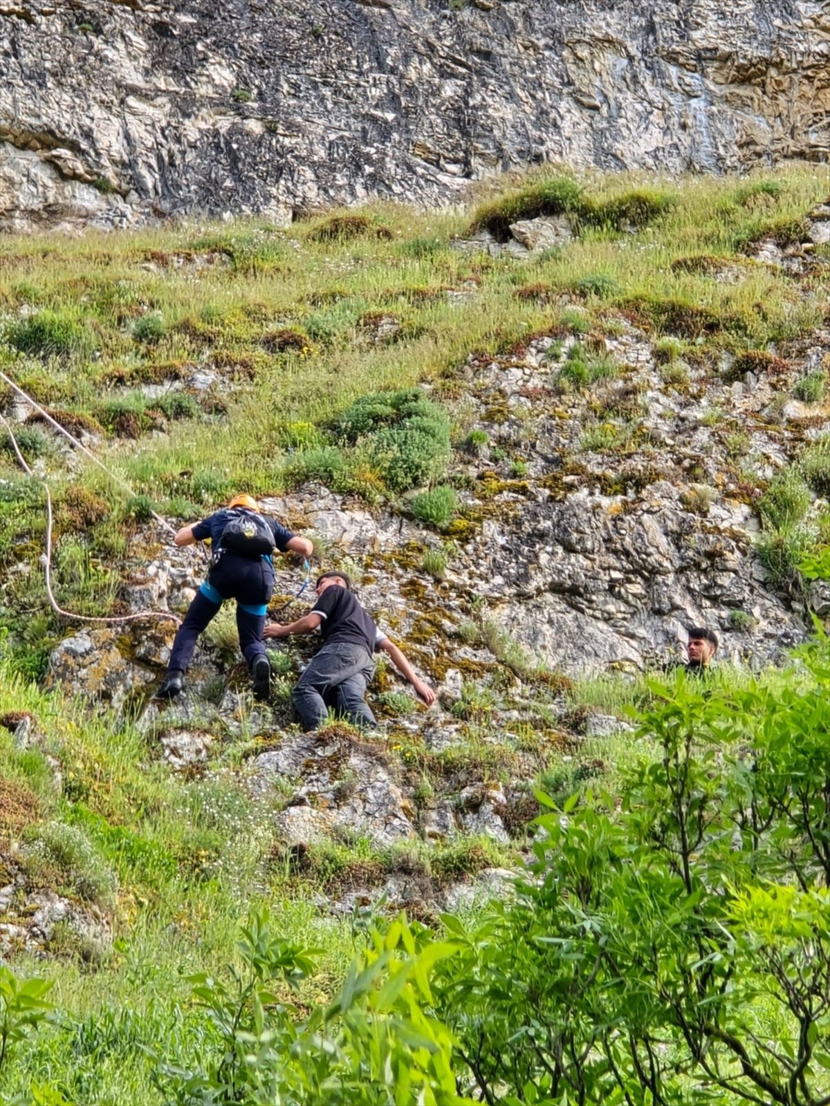 Eskişehir'de mahsur kalan 2 kişi AFAD ekiplerince kurtarıldı