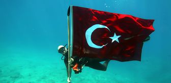 Fethiye'de Dalgıçlardan 19 Mayıs'a Deniz Altında Anlamlı Kutlama