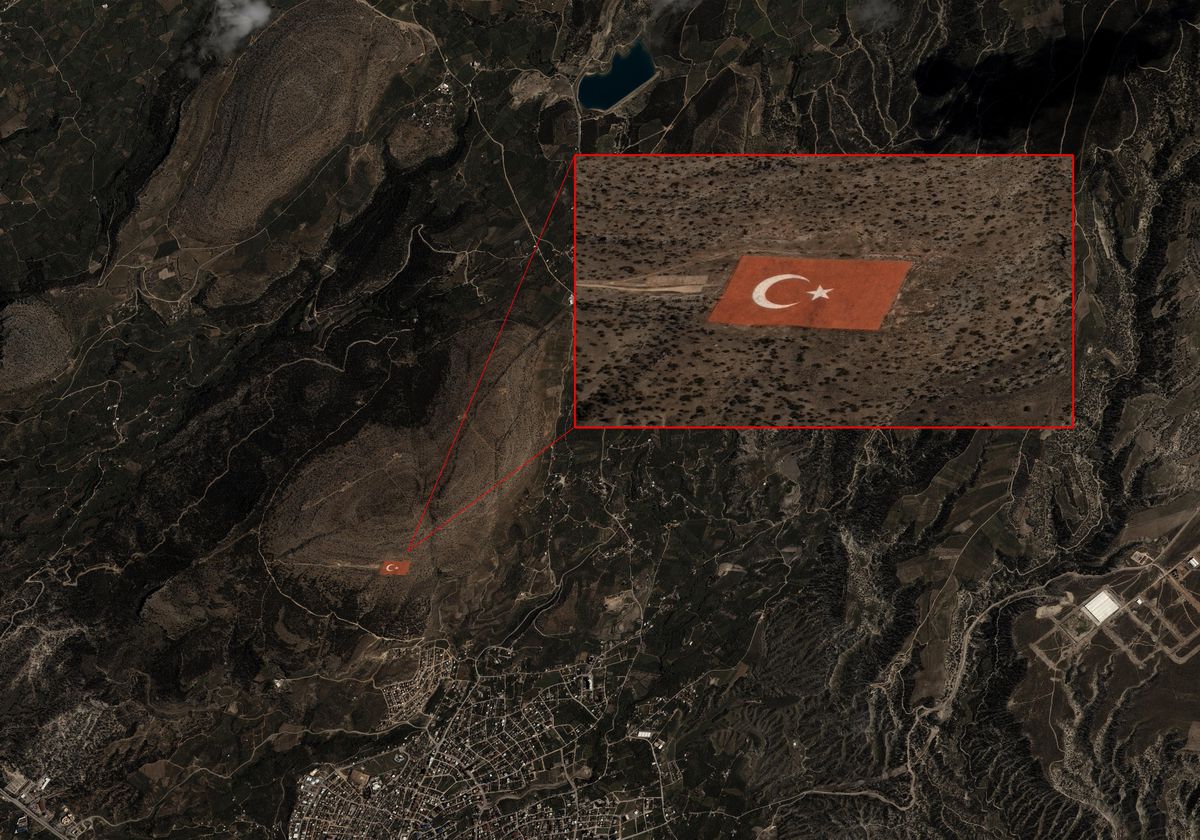 MSB: Torosların Zirvesindeki Türk Bayrağı GÖKTÜRK-1 Uydusuyla Görüntülendi