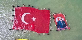 Arsuz'da 19 Mayıs coşkusu: Denizde 138 metrekarelik Türk bayrağı açıldı