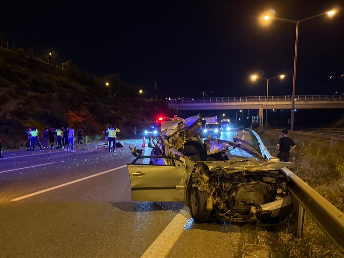 Hatay'da tıra çarpan otomobildeki 1 kişi öldü, 1 kişi yaralandı
