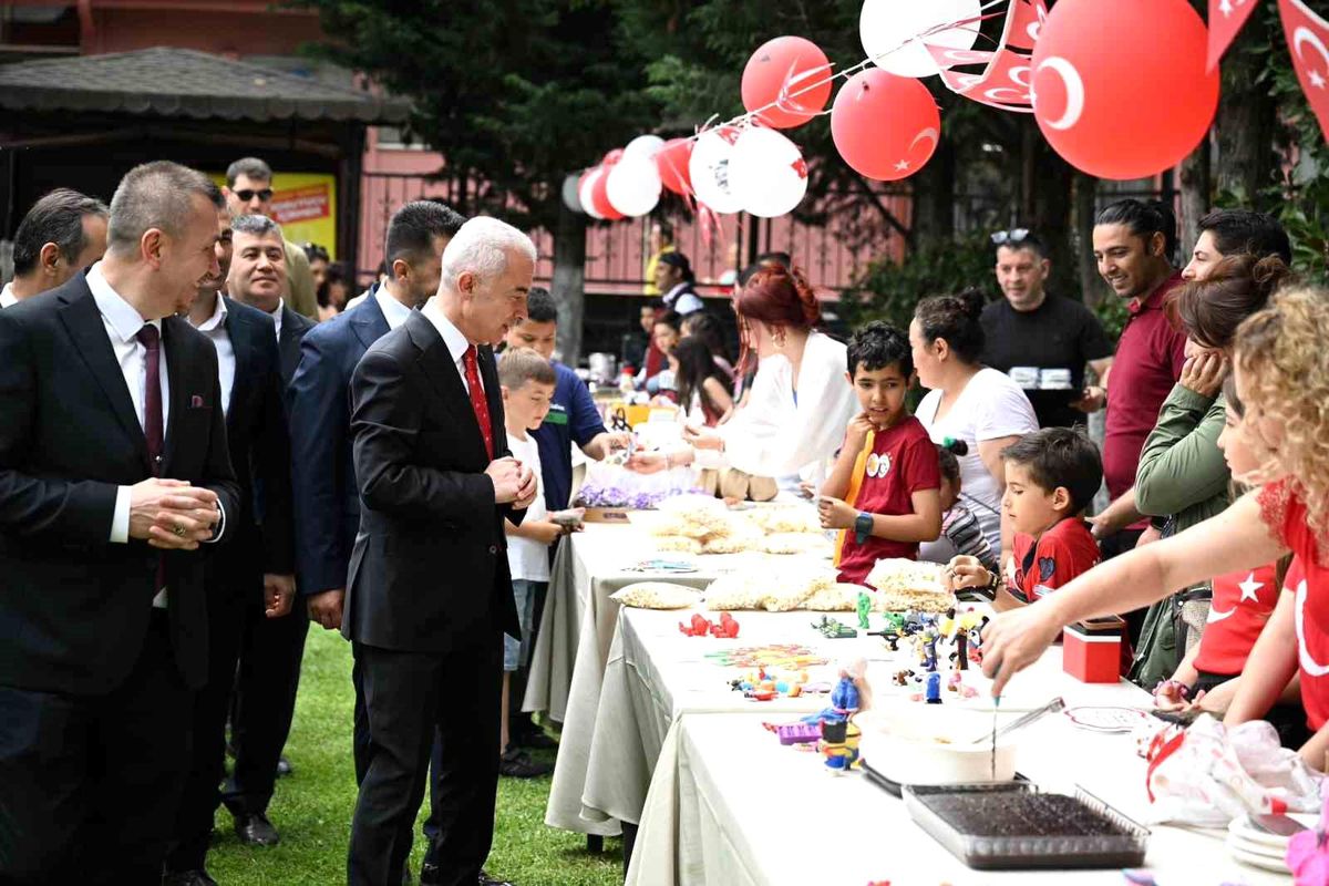 Lüleburgaz'da "Okuyan Kampüs Açık Hava Kütüphaneleri Projesi" etkinliği