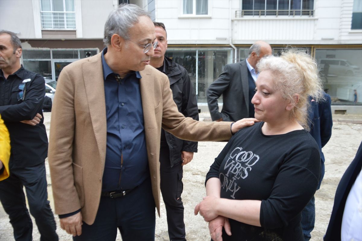 MHP Genel Başkan Yardımcısı Topsakal, selden etkilenen Havza'yı ziyaret etti
