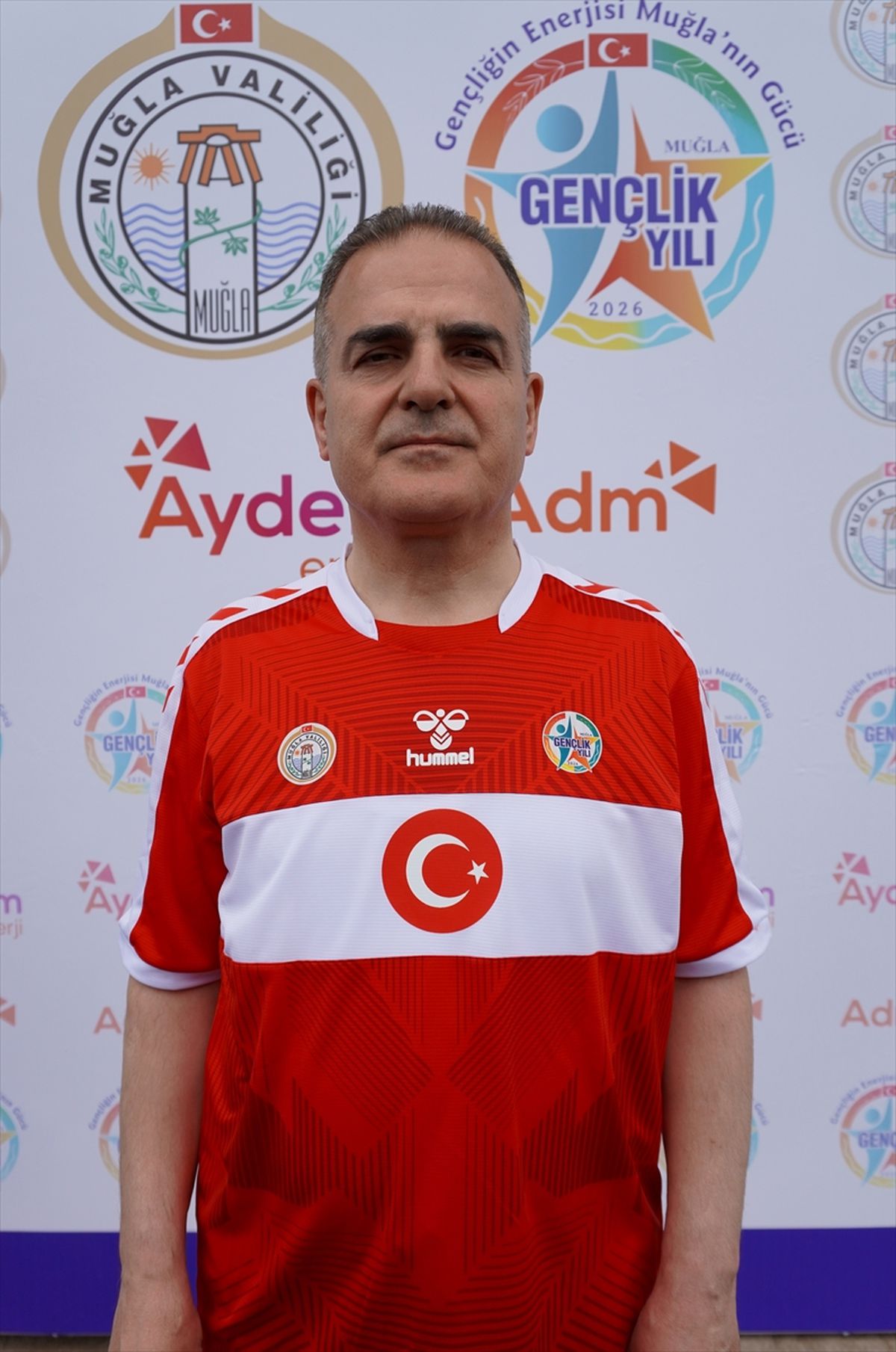 Muğla'da 'Şöhretler ve Gençler Karması Futbol Müsabakası' yapıldı