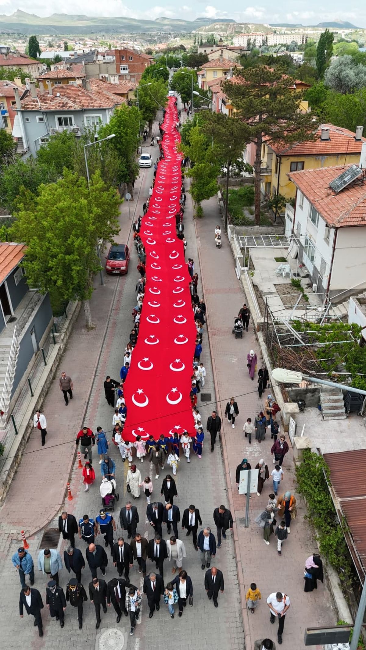 Avanos'ta 19 Mayıs Coşkusu: 135 Metrelik Dev Türk Bayrağı Kortejle Taşındı