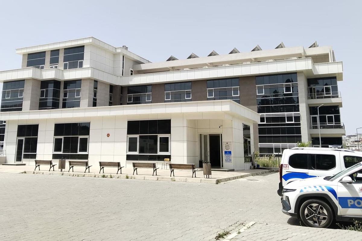 Şantiye alanında yanmış kadın cesedi bulundu, yanındaki kişi hemen gözaltına alındı