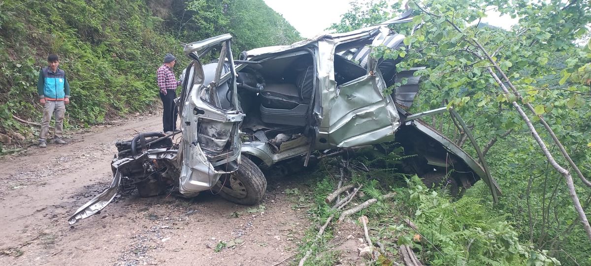 Giresun'da kamyonet 400 metre takla attı: 2 yaralı