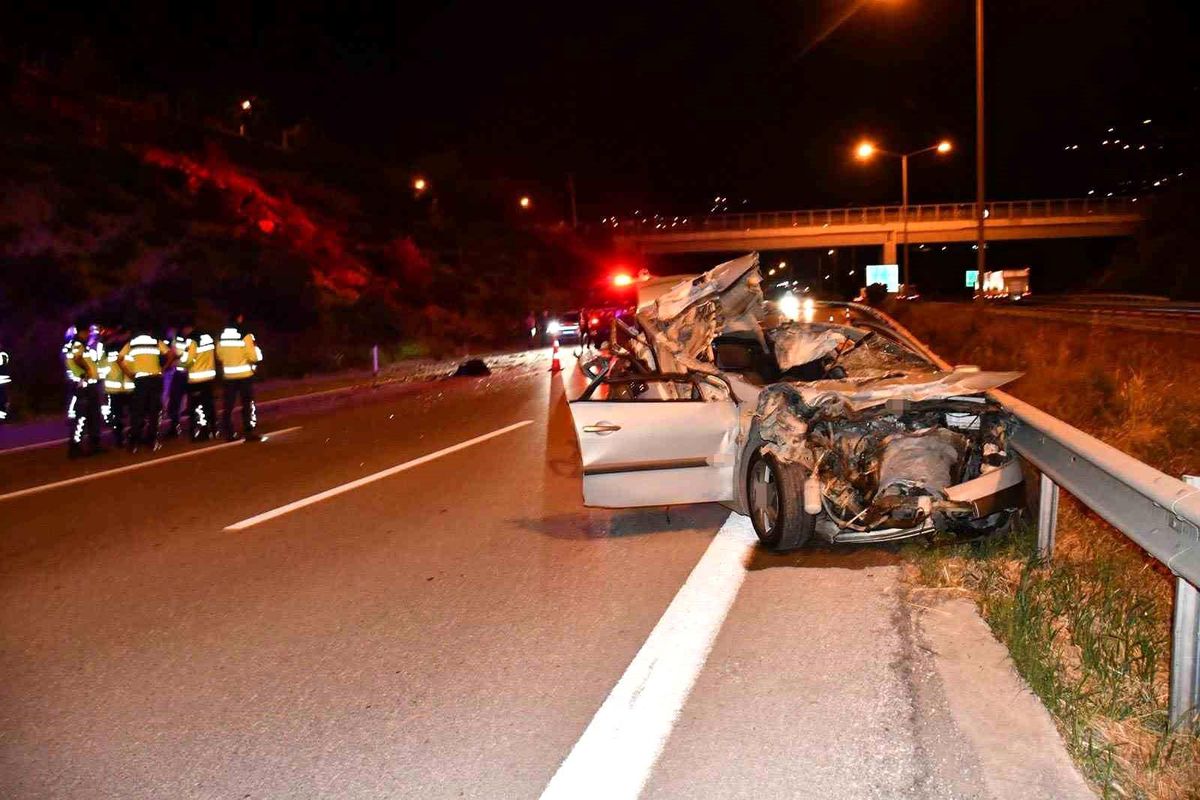 Tırla çarpışan otomobil hurdaya döndü: 18 yaşındaki genç hayatını kaybetti