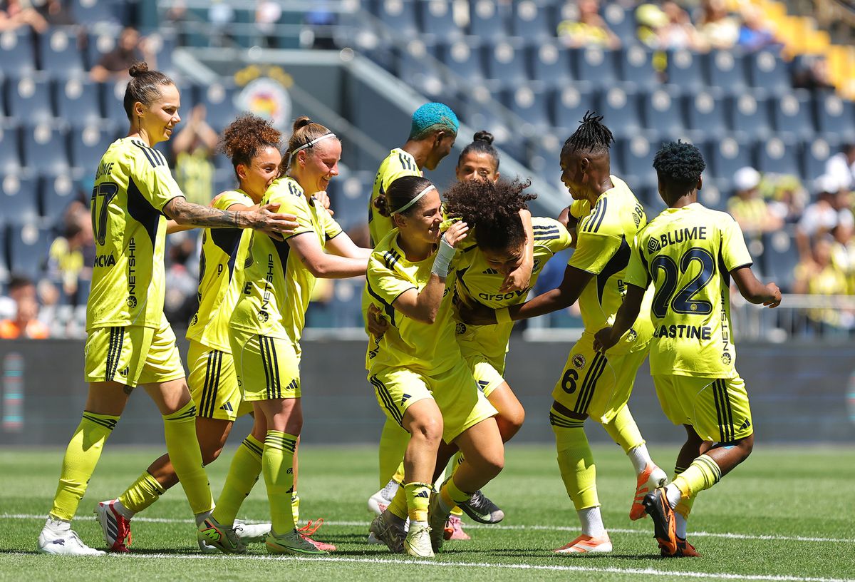 Fenerbahçe ArsaVev, Ünye Kadın Spor Kulübü'nü 8-0 Mağlup Etti