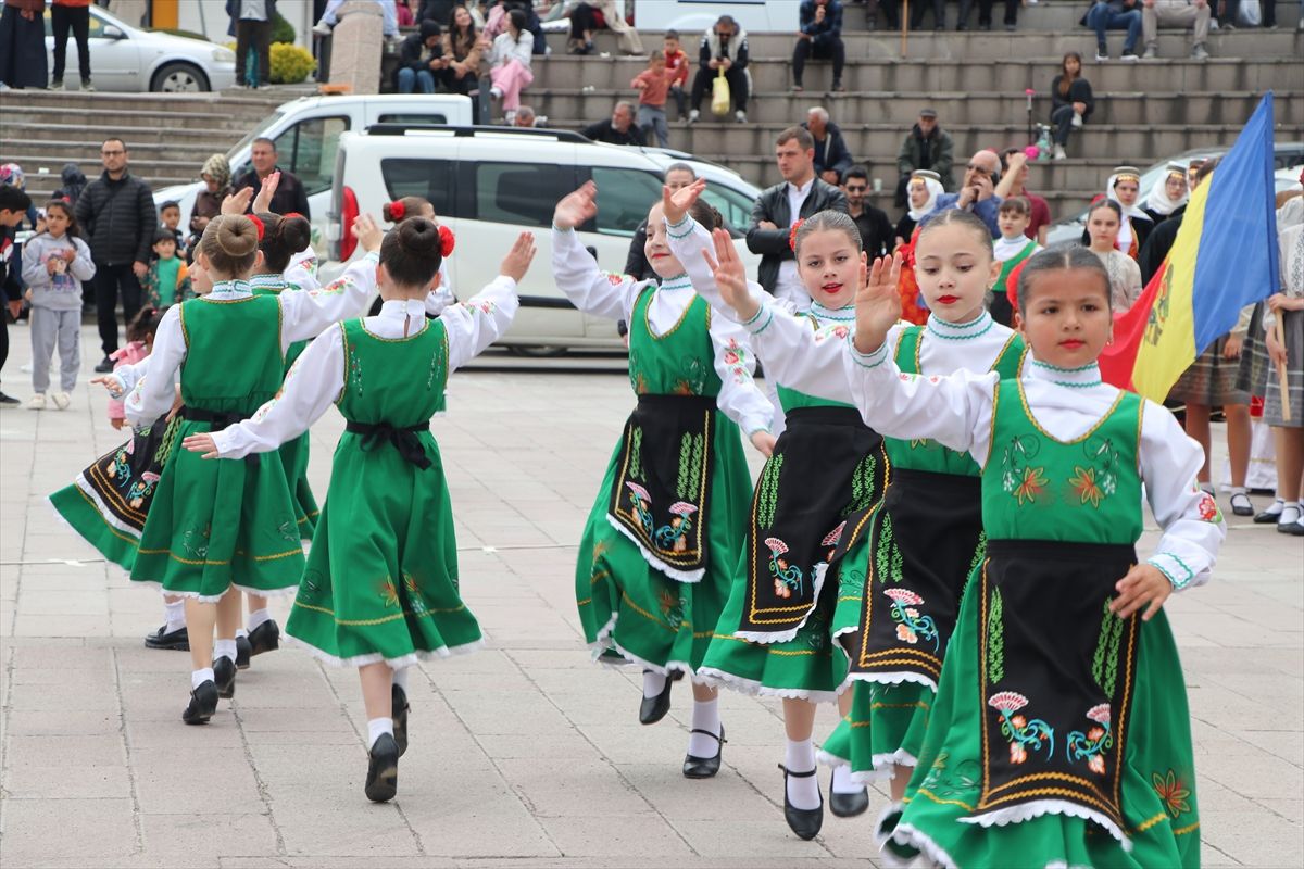 Yozgat'ta 2. Uluslararası Halk Dansları Şenliği Başladı