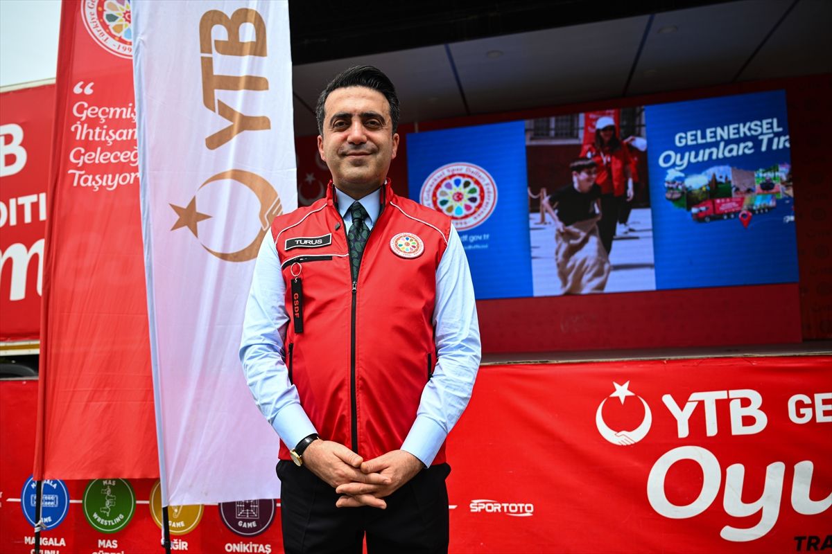 YTB'nin Geleneksel Oyunlar Tırı Lyon'da Gençlerle Buluştu