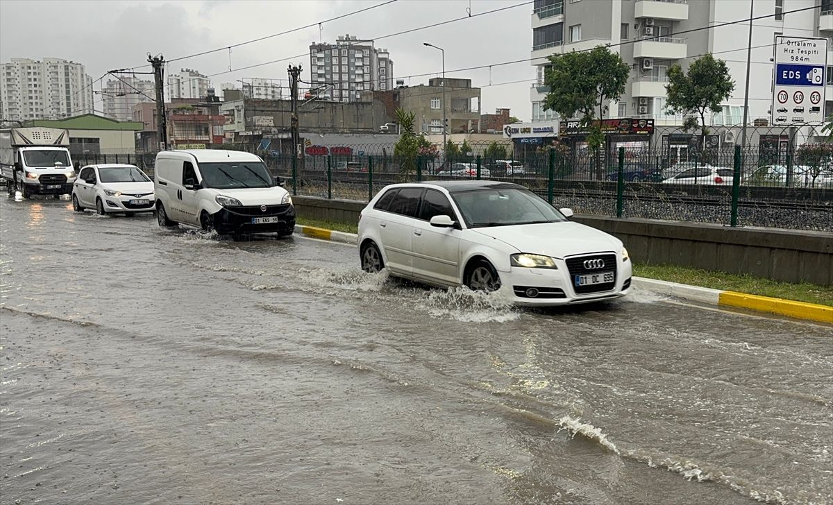 Adana'da sağanak etkili oldu