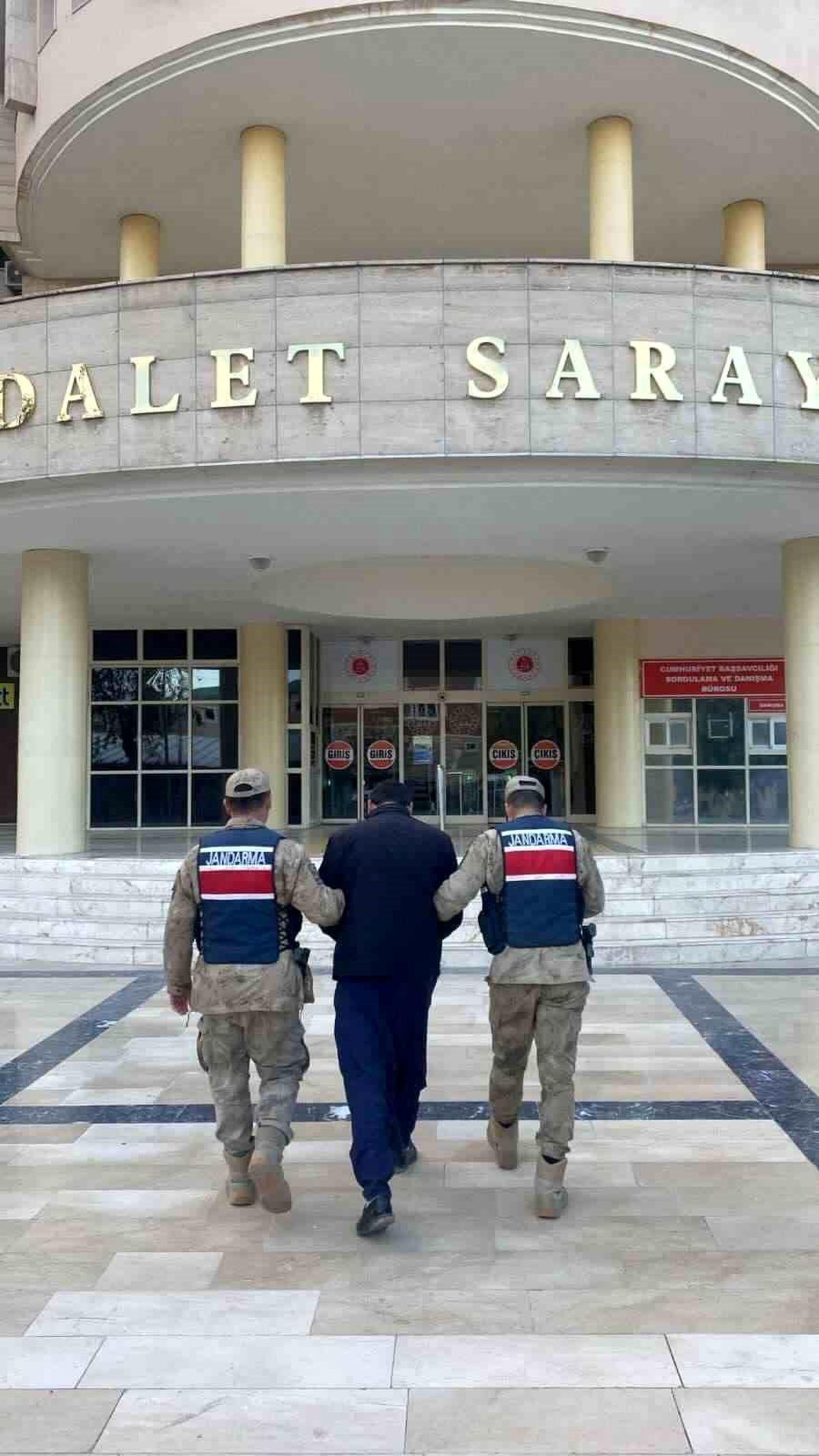 Akçakale'de aranan şahıs yakalandı