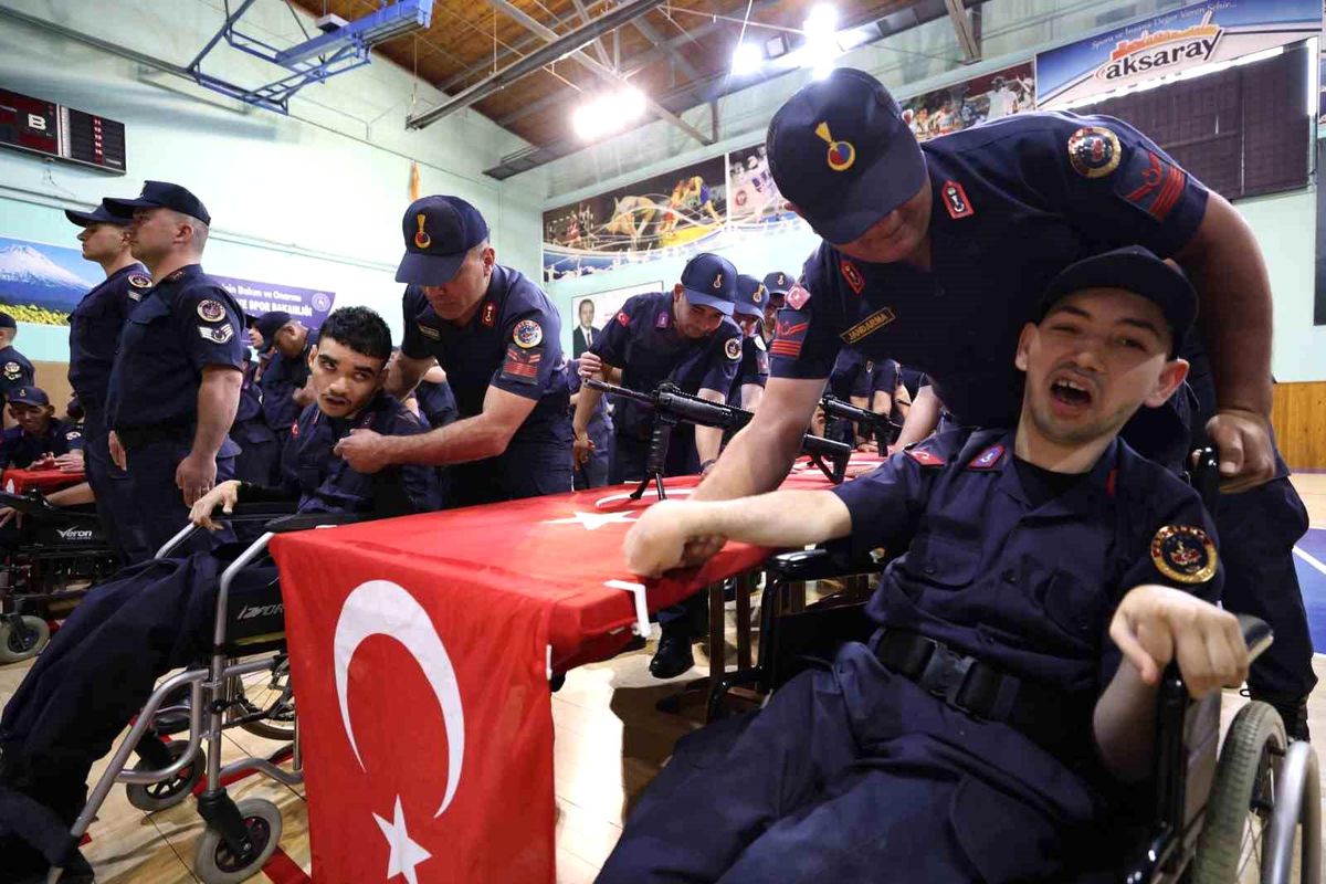 Aksaray'da özel gençlerin bir günlük askerlik heyecanı