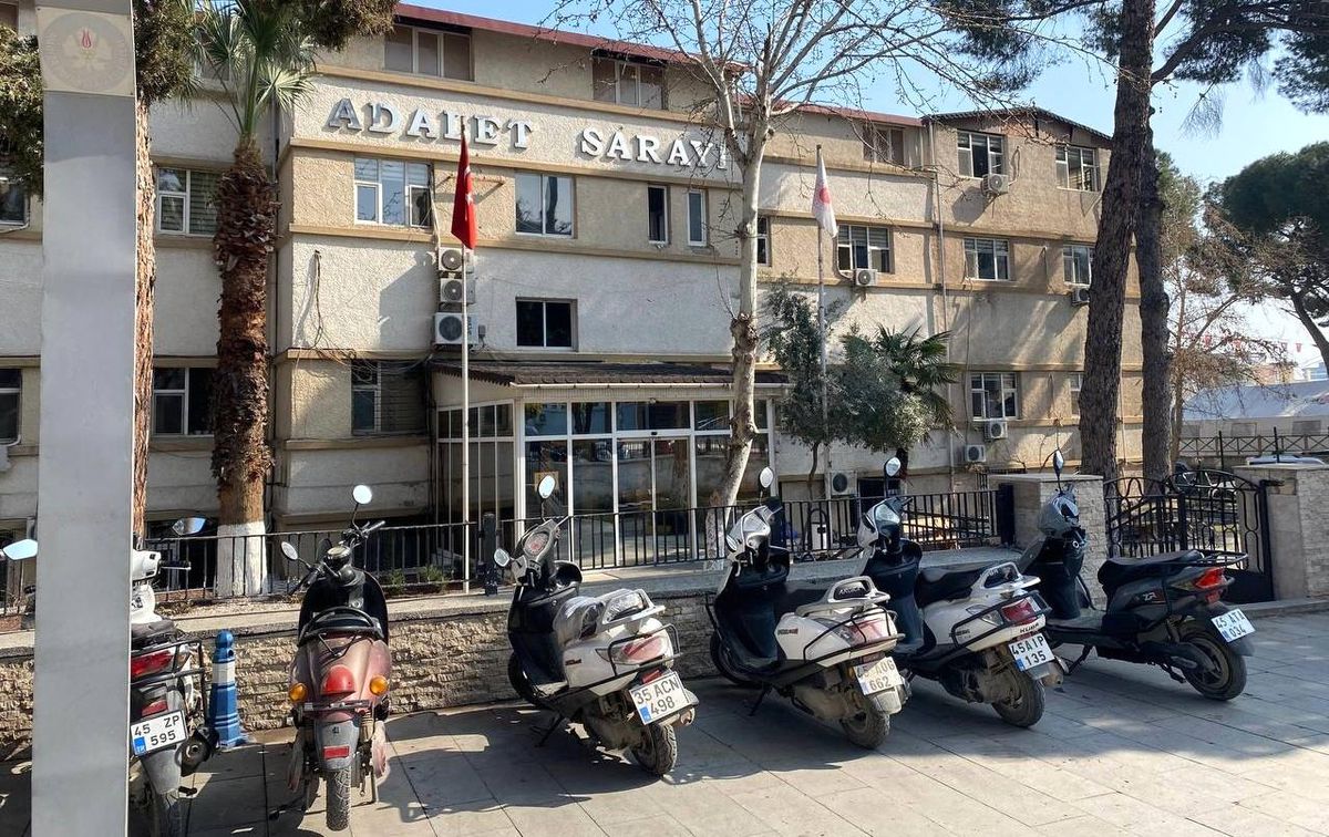 Alaşehir'de 21 kök kenevir ele geçirildi