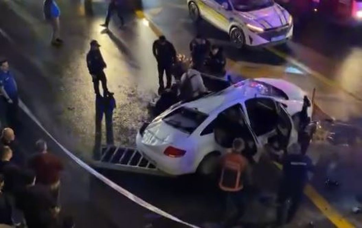 Ankara'da kontrolden çıkan otomobil Sıhhiye Köprüsü'nden alt yola düştü; 1 yaralı