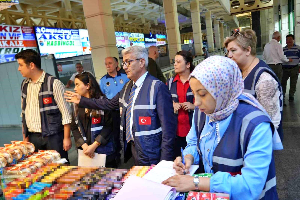 Antalya otogarında bayram öncesi bilet ve fiyat etiketi denetimi