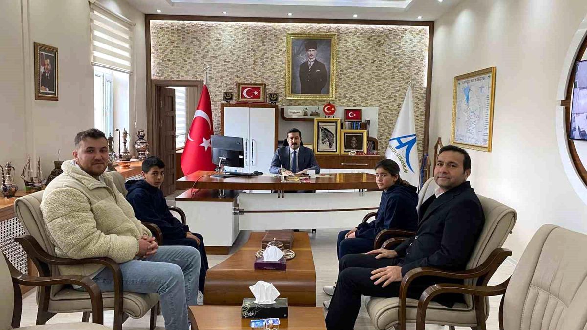 Arpaçaylı öğrencilerden Türkiye finallerinde gururlandıran başarı