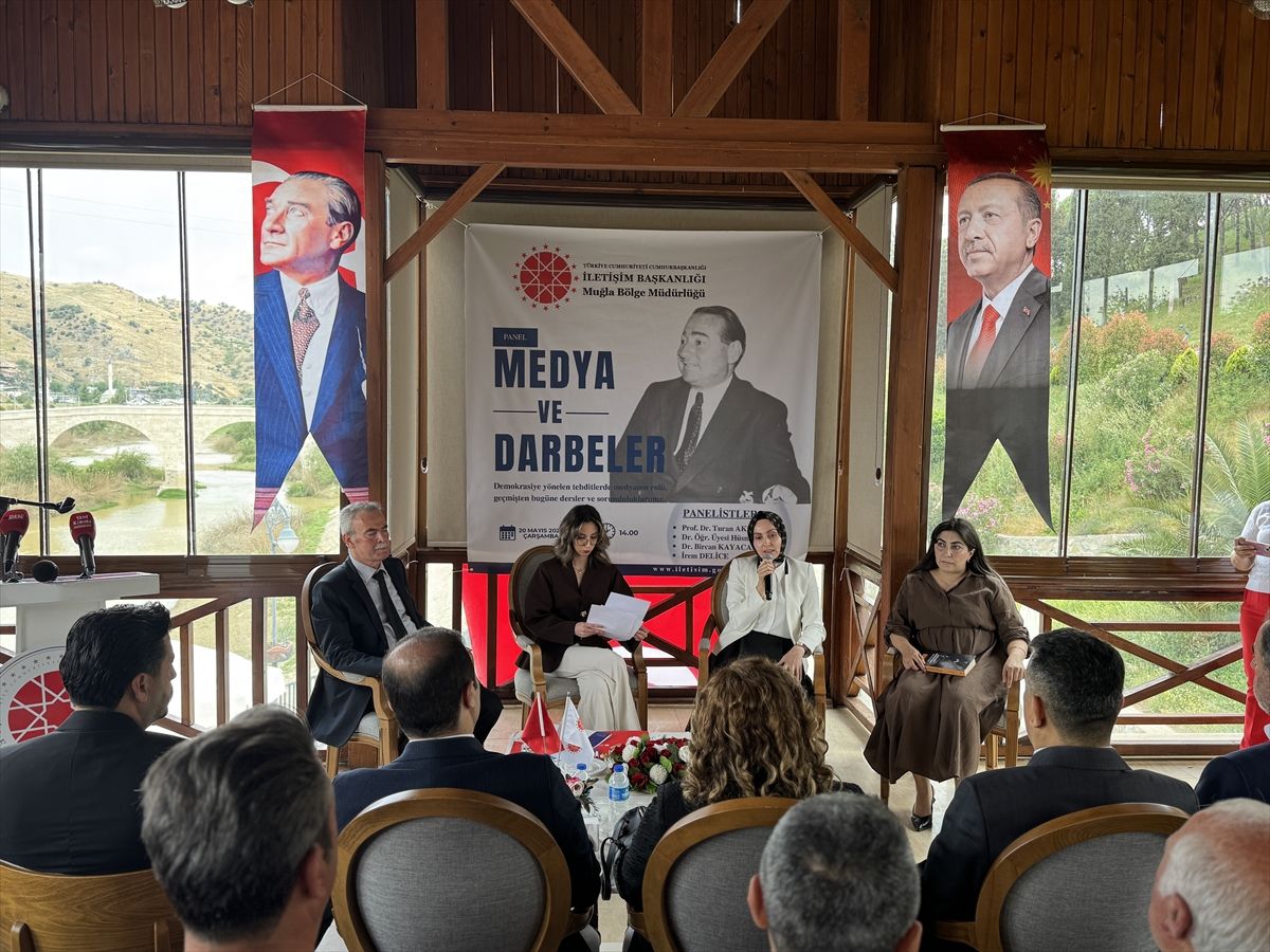 Aydın'da "Medya ve Darbeler" paneli