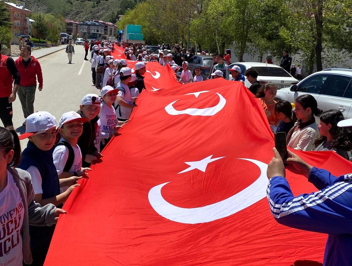 Bayburt'ta 'Gençlik Yürüyüşü' düzenlendi