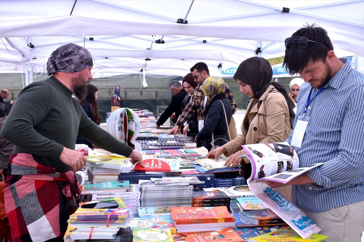 Bitlis "Gençlik Festivali ve Kitap Fuarı" sürüyor