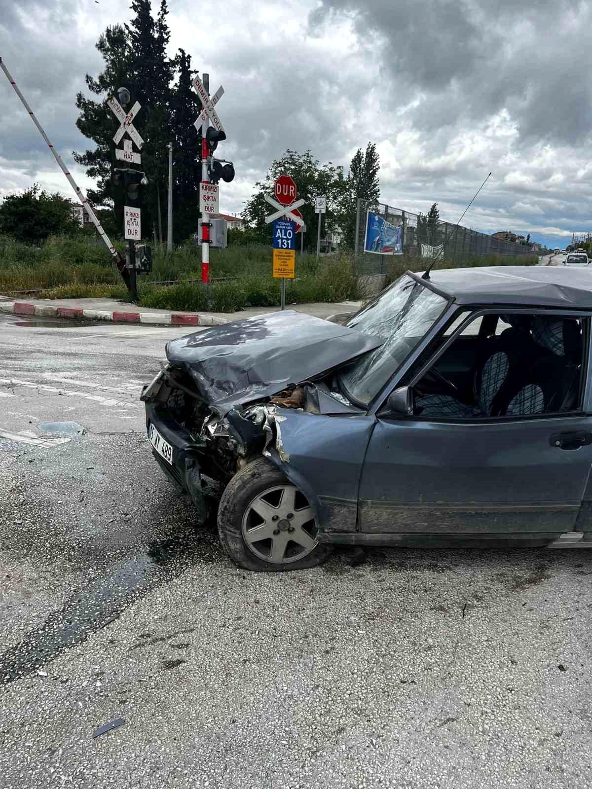 Burdur'da okul servisi ile otomobil çarpıştı: 7 yaralı