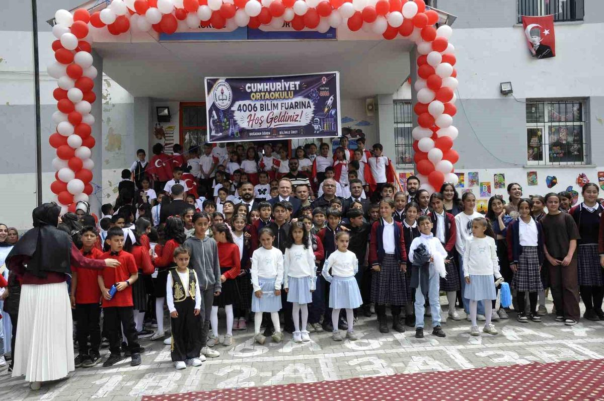 Cumhuriyet İlk ve Ortaokulu'nda 'Bilim ve Sanat Şöleni' düzenlendi