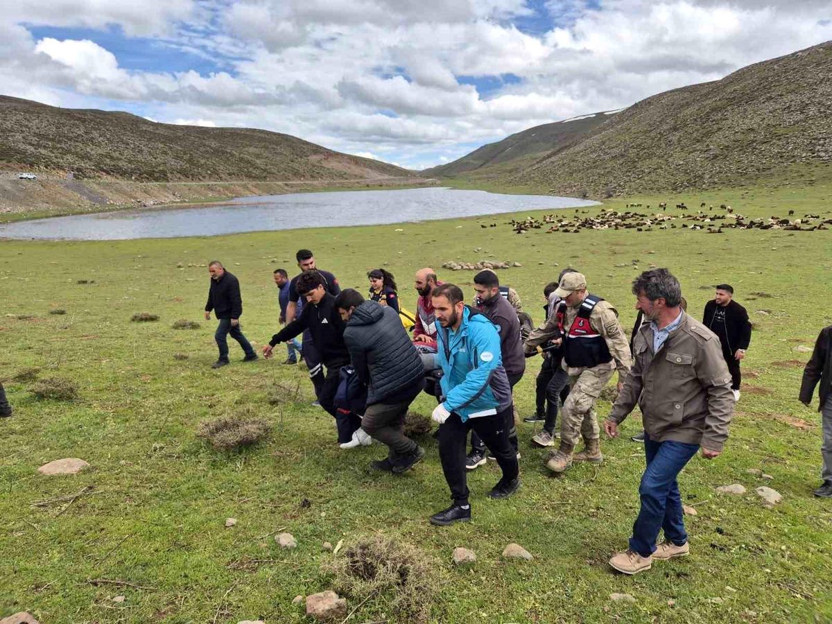Dağlık alanda düşerek yaralanan şahsı ekipler kurtardı