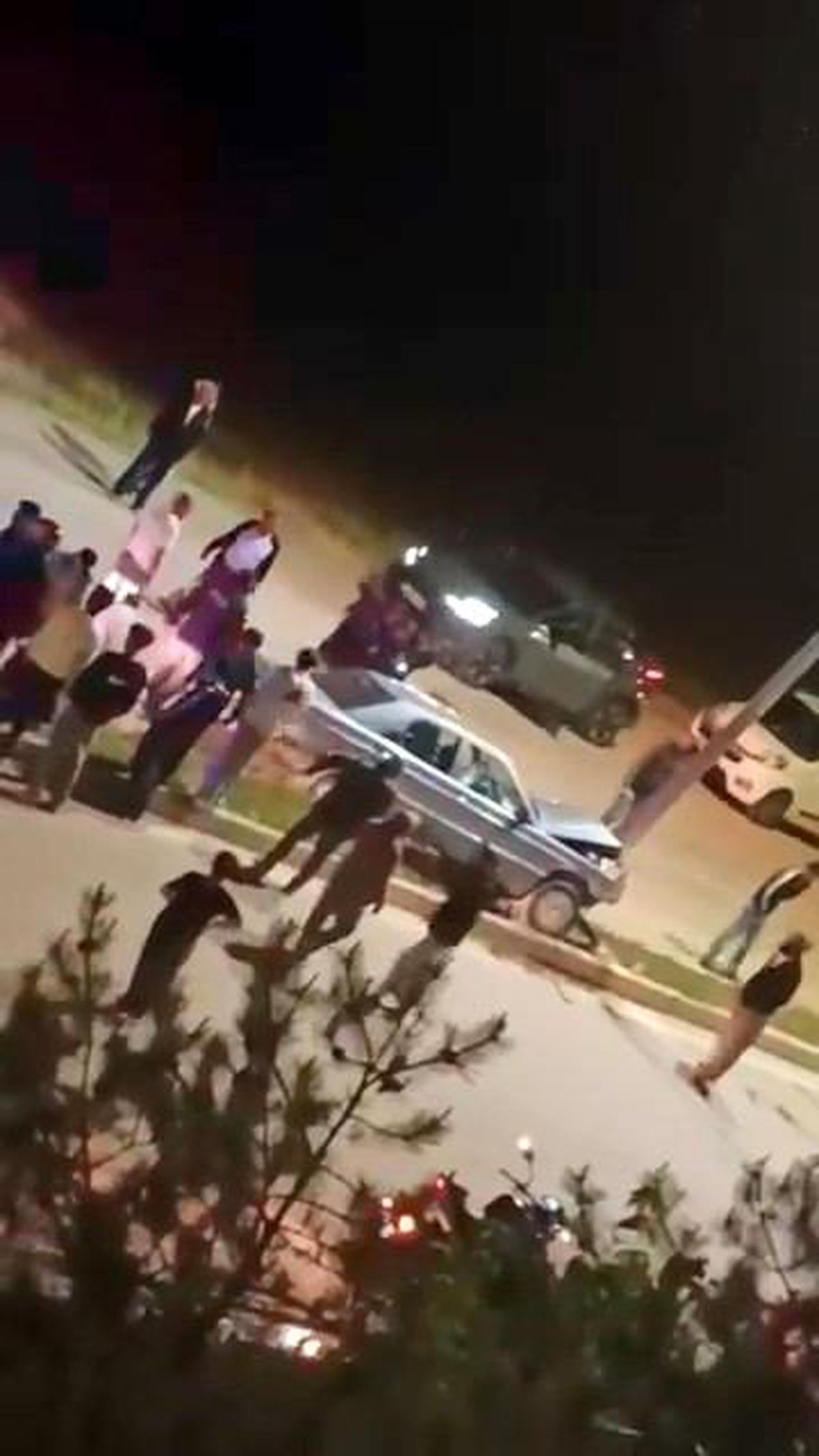 Elazığ'da otomobil aydınlatma direğine çarptı: 1 yaralı
