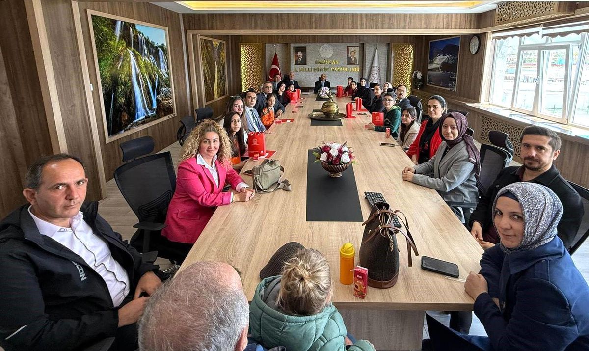 Erzincan'da dereceye giren öğrencilere ödül verildi