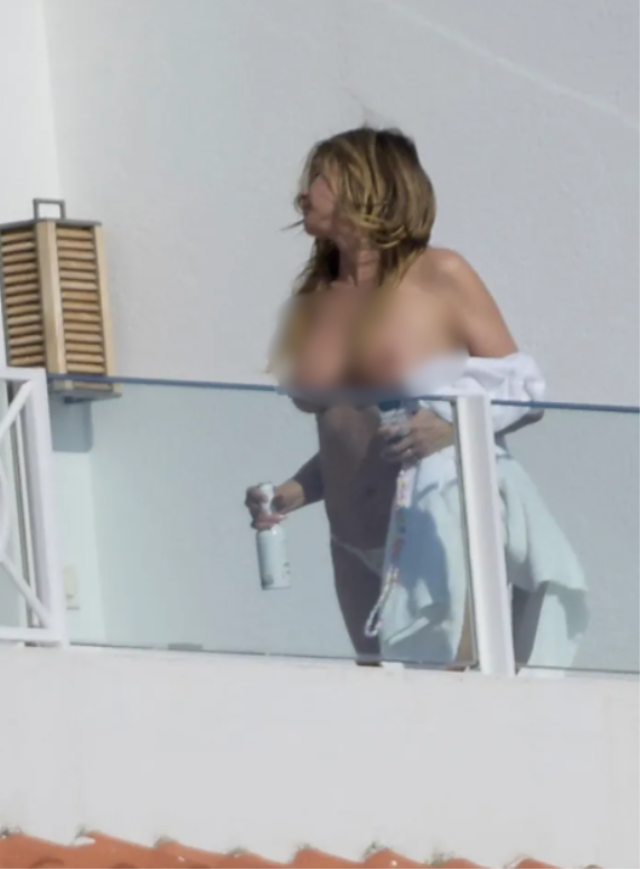 Heidi Klum and Tom Kaulitz on hotel balcony