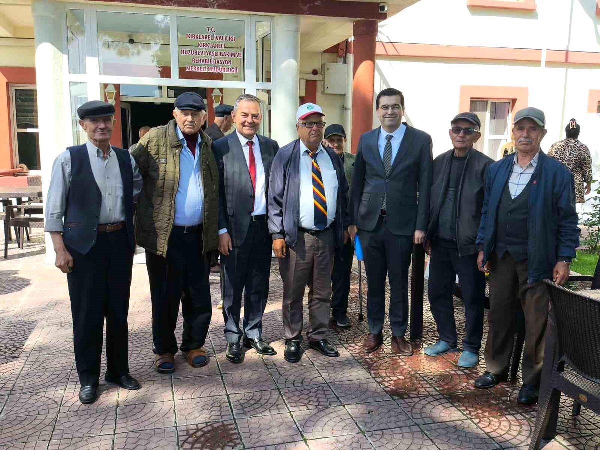 Genel Müdür Sezen, huzurevi sakinlerinin tecrübelerini dinledi