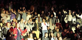 Gökçeada'da şarkıcı Deniz Seki konser verdi