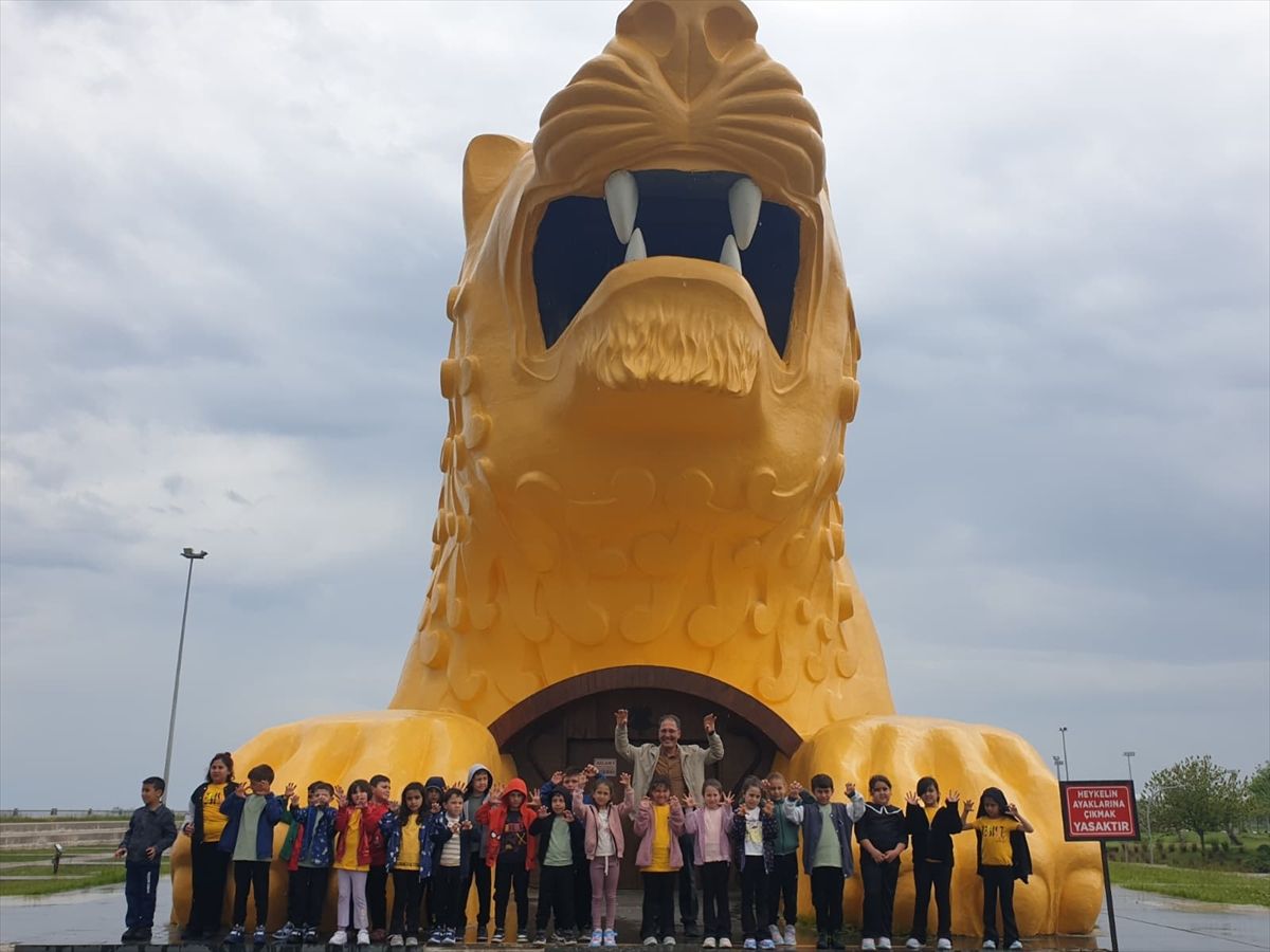 Minik öğrenciler Samsun'da gülümsedi
