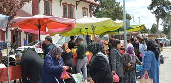 Havza'da yaş meyve sebze satıcısı halka destek için yarı fiyatına satış yaptı
