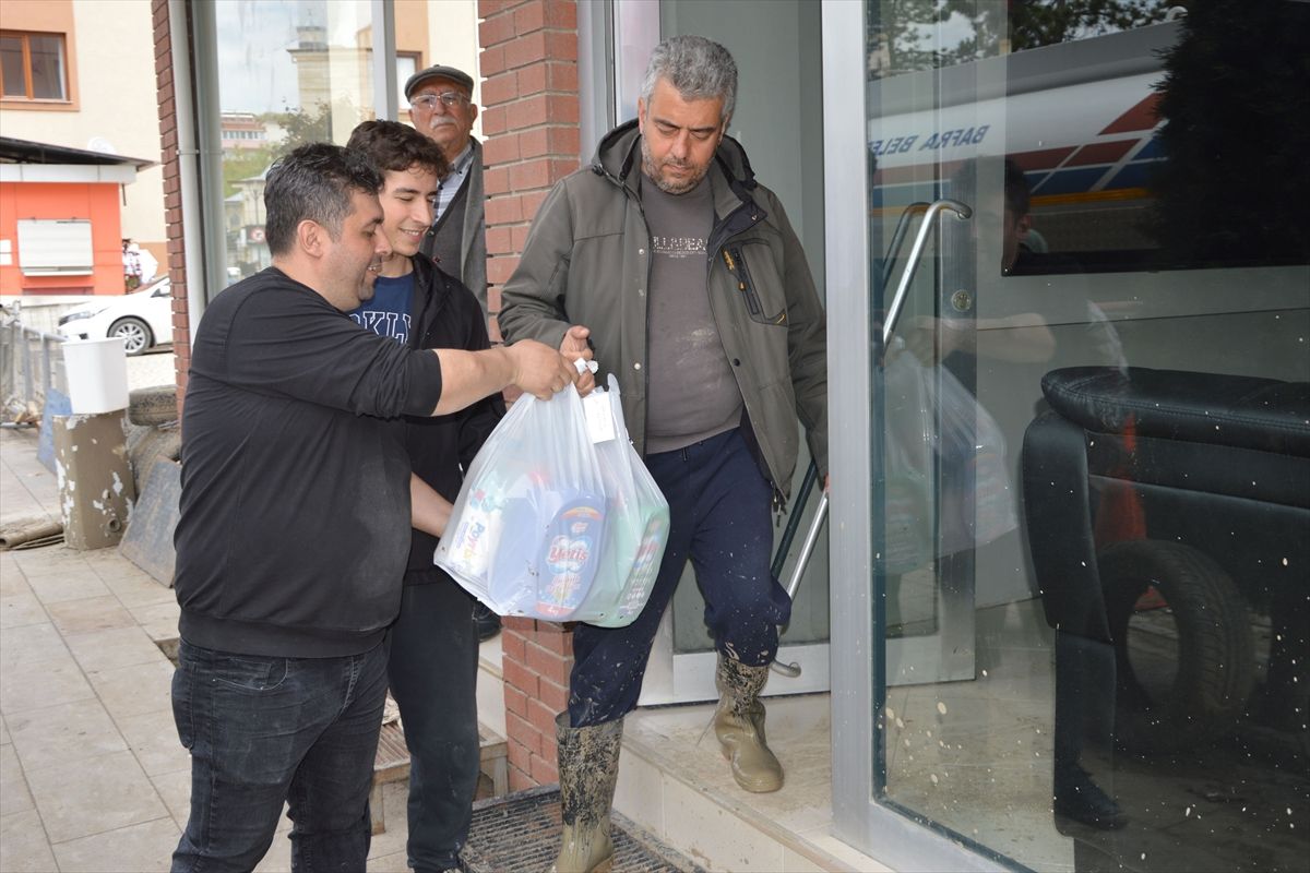 Havza TSO'dan selde iş yeri zarar gören esnafa temizlik ve hijyen paketi