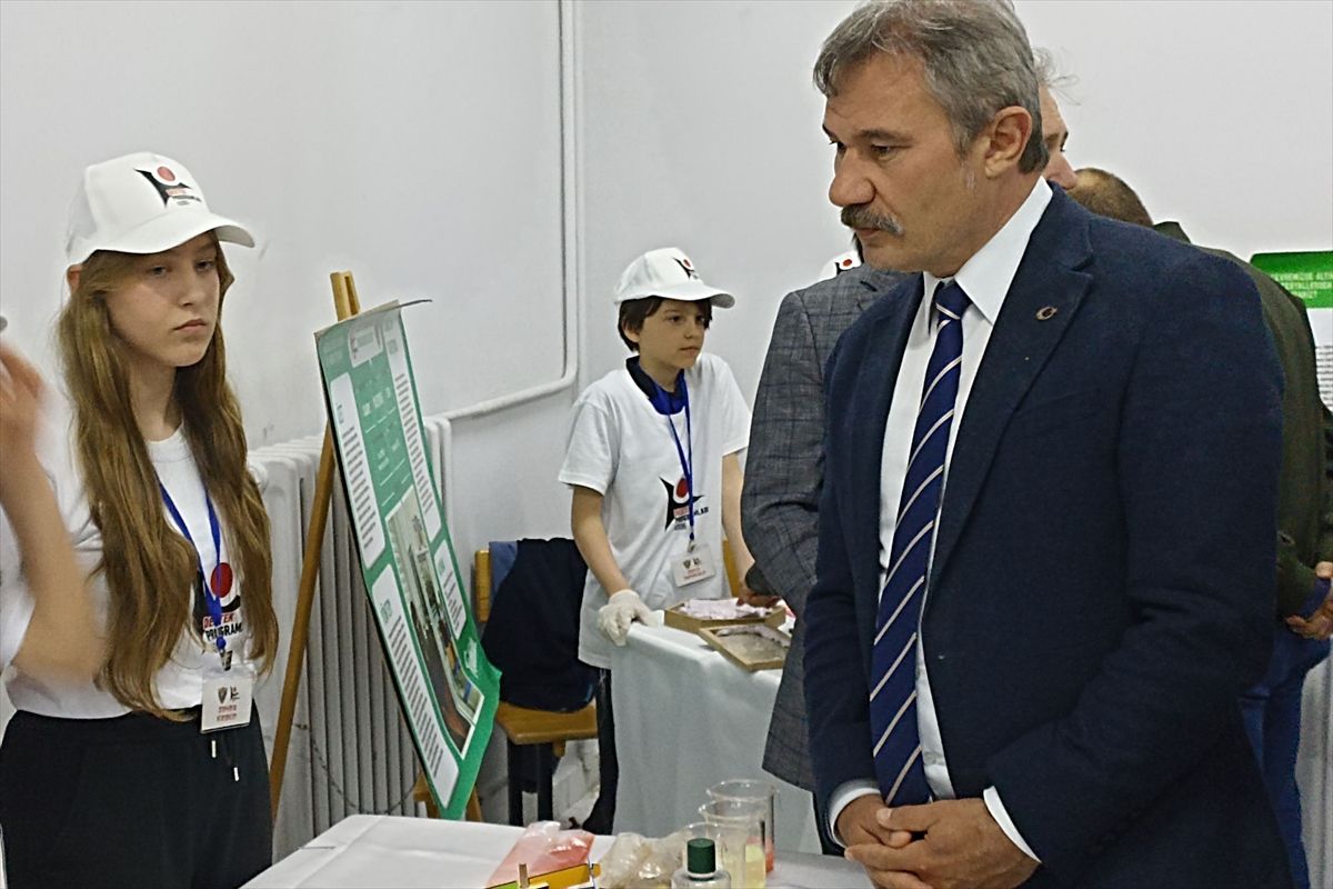 Havza Vakıfbank Atatürk Ortaokulu 4006 TÜBİTAK Bilim Fuarı ve resim sergisi açıldı