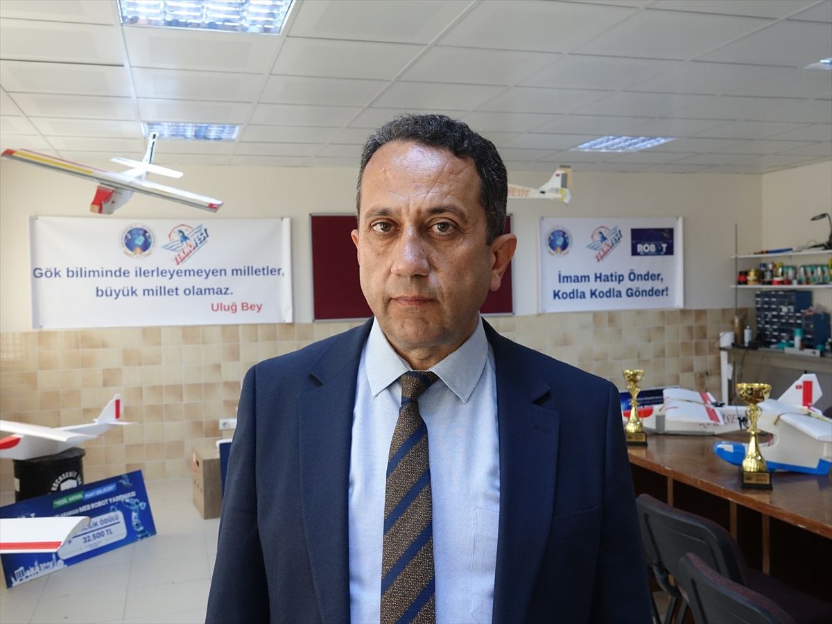Edremit İmam Hatip Lisesi Öğrencilerinden Uluslararası Robot Yarışması'nda Çifte Derece