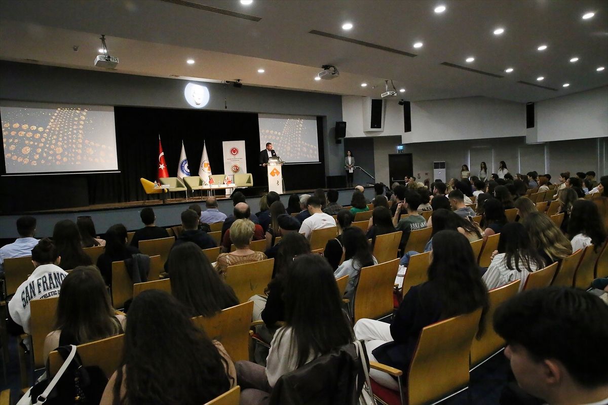 İzmir'de 'Türk Kanunu Medenisi'nin Hazırlanış Süreci Paneli' düzenlendi