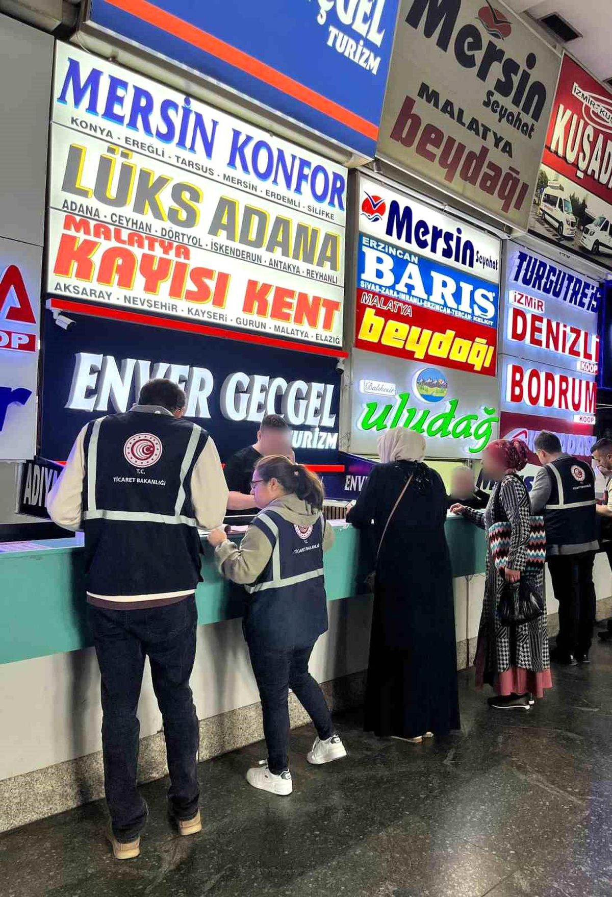 İzmir Otogarı'nda bayram denetimleri sürüyor