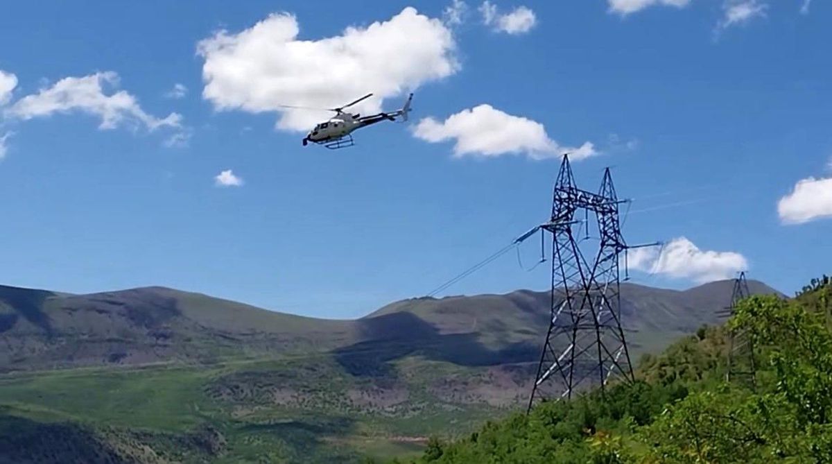 Karakaya Barajı ana elektrik iletim hattında helikopter destekli bakım