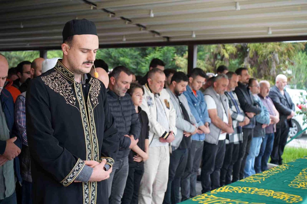 Kayseri'deki feci kazada hayatını kaybeden intern doktor Sakarya'da defnedildi
