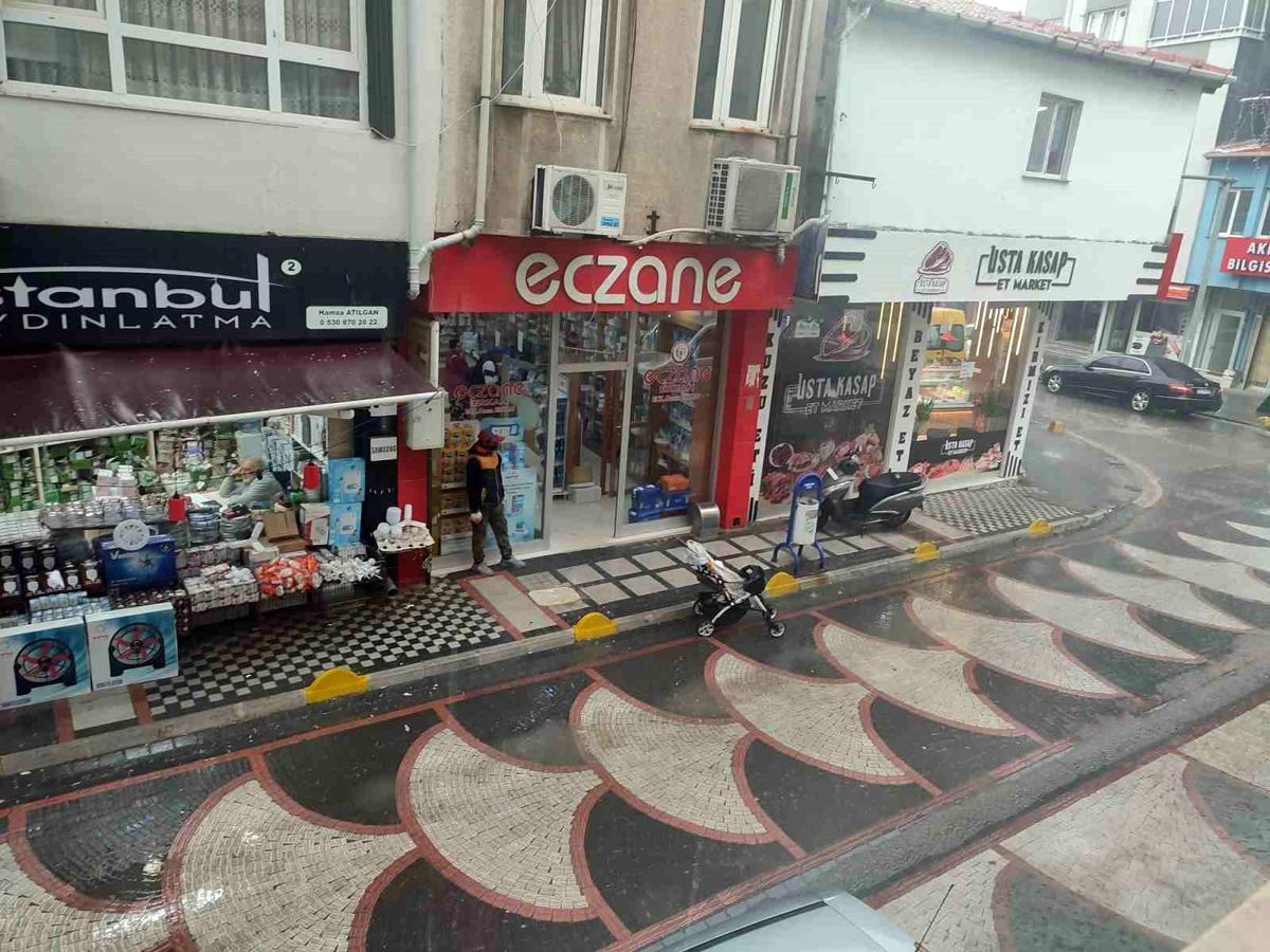 Keşan'da sağanak yağış etkili oldu